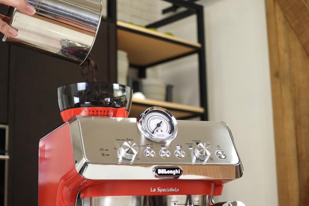 delonghi_pump_espresso_coffee_machine_la_specialista_arte_red_9155-r_bean_hopper-jpg