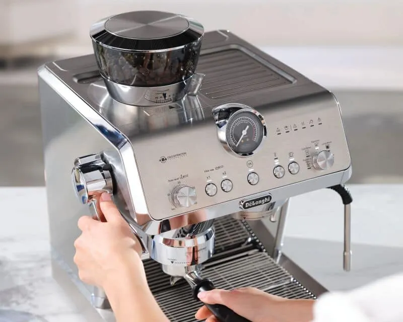 Powerful, cool-touch steam wand